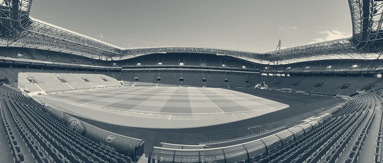 Panorâmica de Alvalade em 2025 com as quatro bancadas e as cadeiras de várias cores